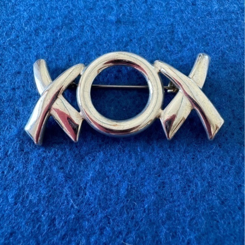Vintage 925 Sterling Silver Metal XOX Hugs and Kisses brooch pin
